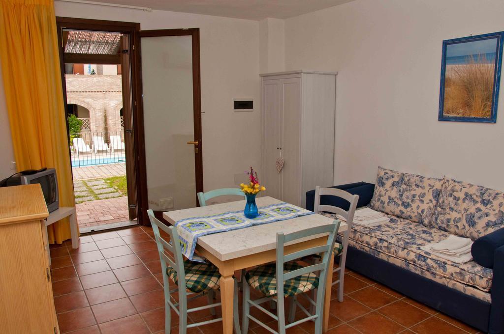 Aparthotel Borgo Valmarina Follonica Zimmer foto
