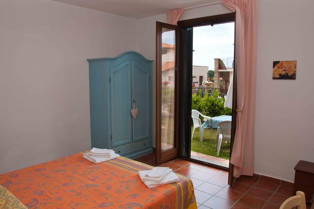 Aparthotel Borgo Valmarina Follonica Zimmer foto